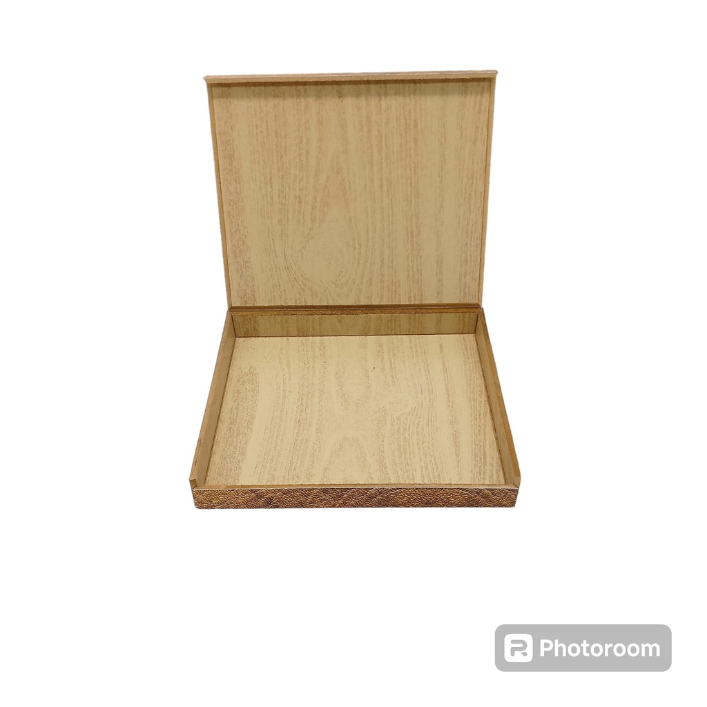 Spice Chocolate Box (16 x 18 x 3 CM)