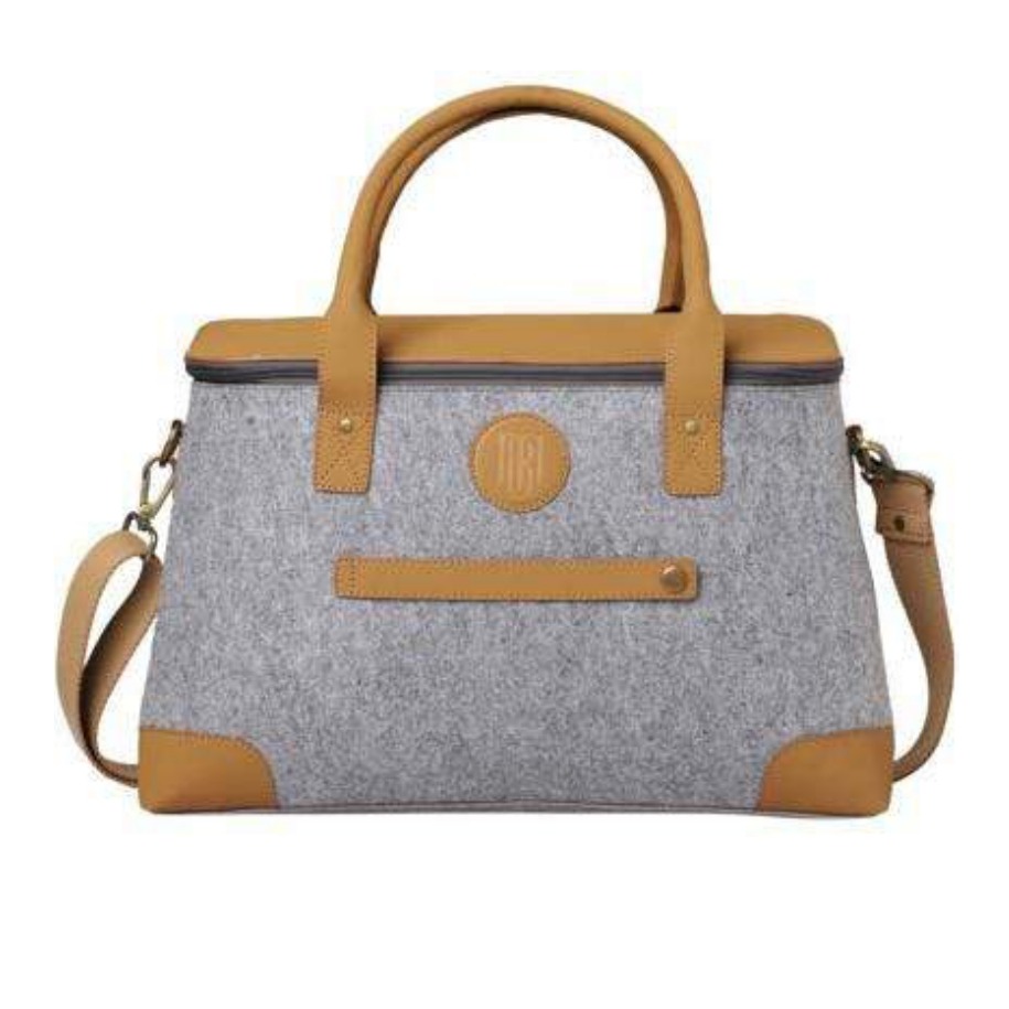 Arctic Overnighter:
Leatherology Knox Slim Laptop Bag